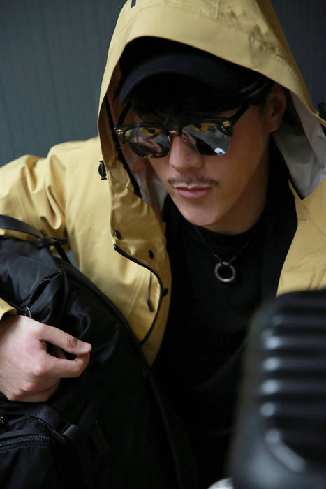 范景翔|范景翔接受直播挑战涨粉350万 戴墨镜“耍酷”背后故事让人动容