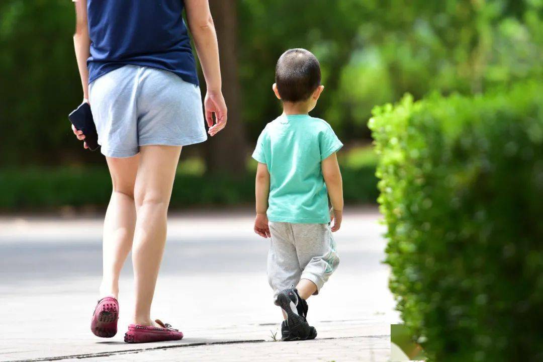 邱丽娜|喝蜂蜜、喝豆浆、陪睡……这些会导致孩子性早熟？真相是……