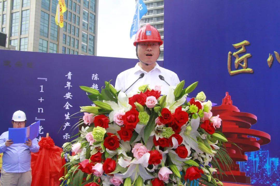 上海建科海天中心项目总监李道达,中建安装集团副总经理赵喜顺,集团