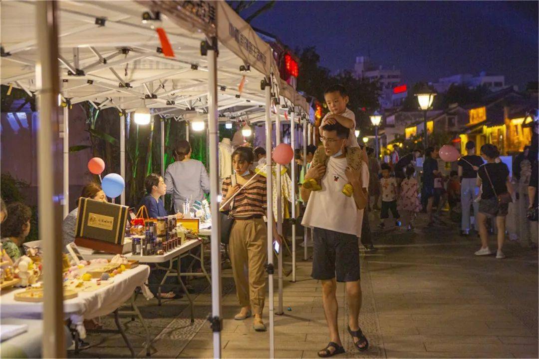 写下桃花签,求个好运吧●4逛夜市,挑个七夕礼物●3跨过鹊桥,与ta牵手