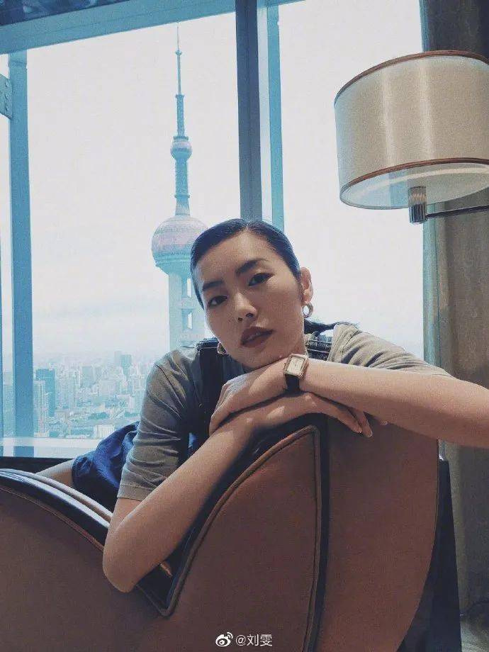 娜比|早秋第一件单品我选好了！是杨洋娜比都Pick的背带裤~