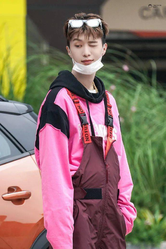 娜比|早秋第一件单品我选好了！是杨洋娜比都Pick的背带裤~