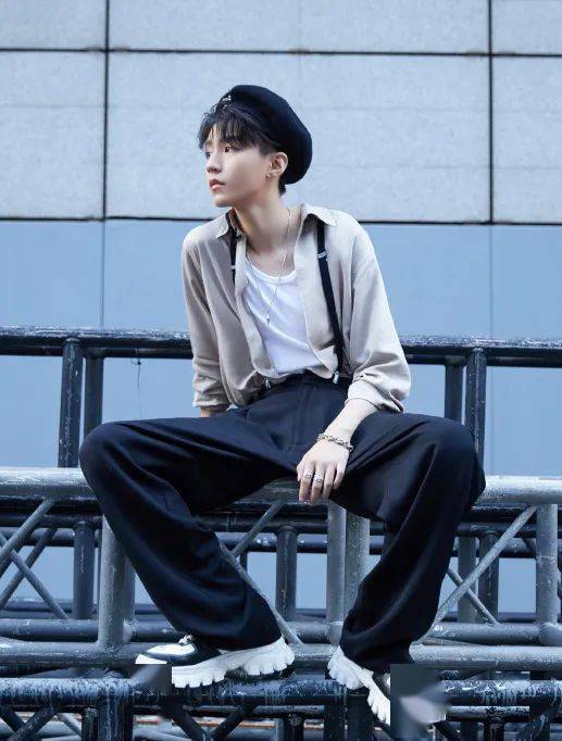 娜比|早秋第一件单品我选好了！是杨洋娜比都Pick的背带裤~