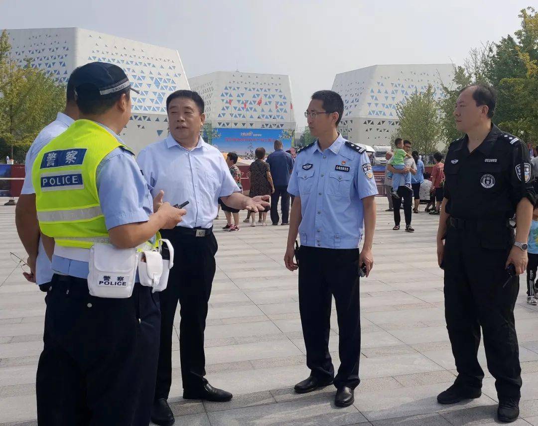 深州蜜桃节甜蜜来袭,那一抹警服蓝护你乐游深州