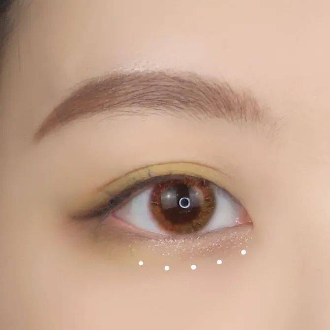 眼影|眼睛好看的女生,都比你多做了这一步!
