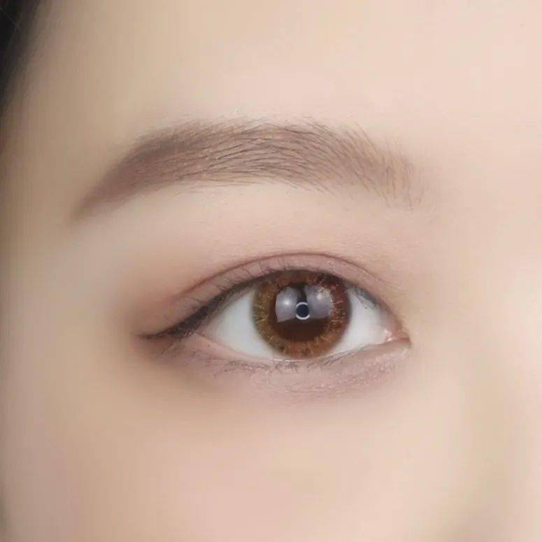 眼影|眼睛好看的女生,都比你多做了这一步!