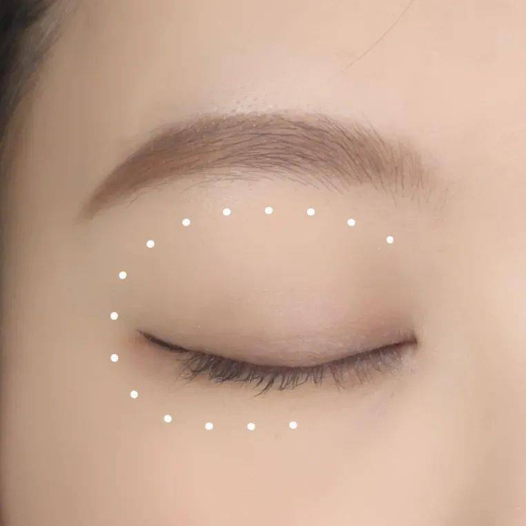 眼影|眼睛好看的女生,都比你多做了这一步!