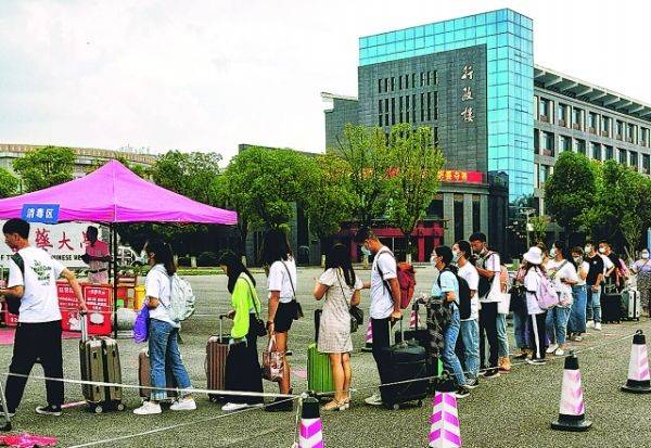 工作|贵安新区丨大学城学生陆续返校