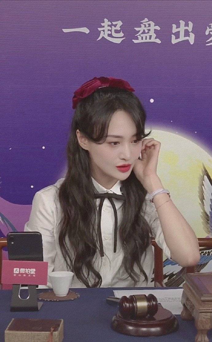 网友|郑爽再开直播替网友读表白信 告白粉丝状态佳