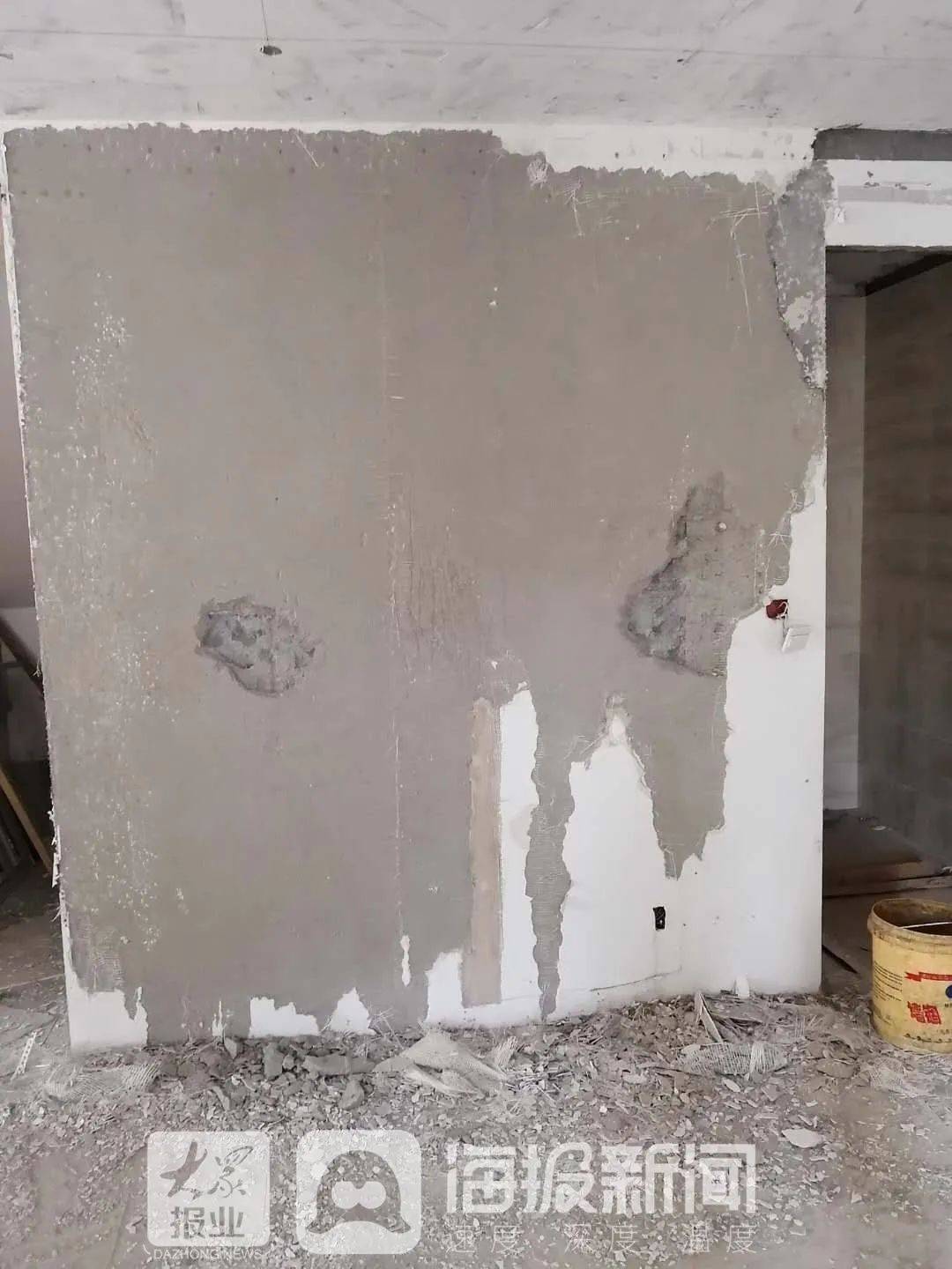 裂缝|潍坊圣菲漫步小区墙体现3米裂缝 开发商再三反悔不予处理