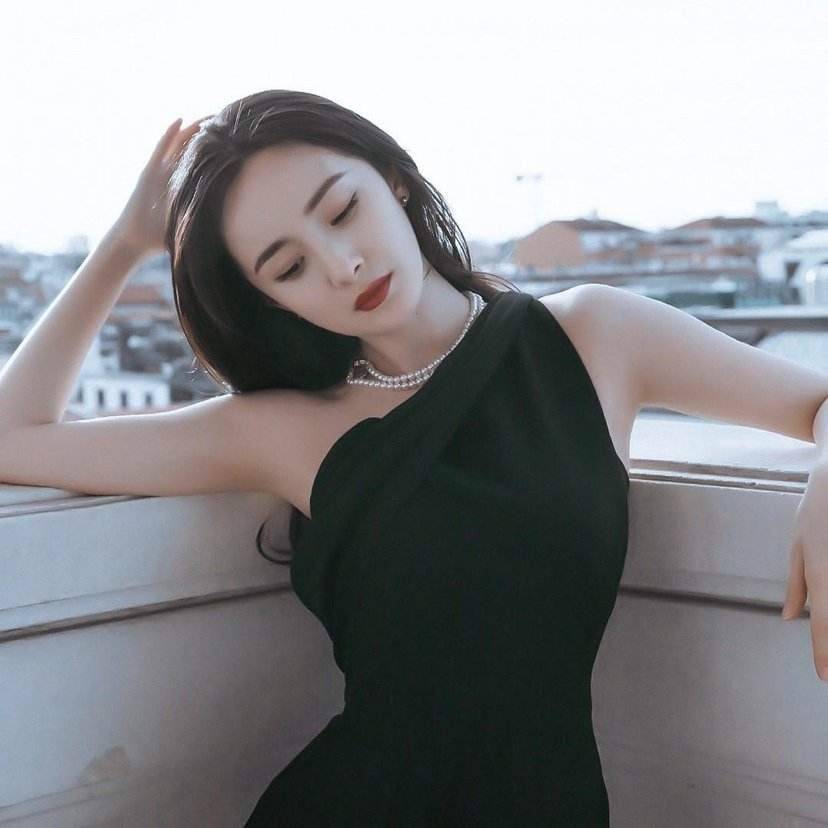 直播|杨幂代言造型被吐槽,像直播精神小妹儿,土到极致就是潮