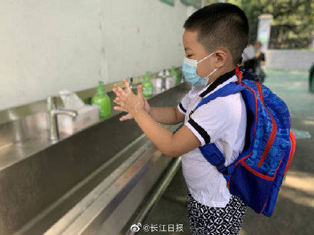 年级|“好喜欢学校呀！” 武汉一年级新生入学报到了