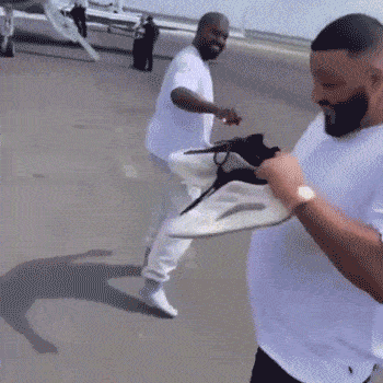 Yeezy|鞋柜就值 1.5 亿!他和 AJ 联名,却对侃爷原味 Yeezy 情有独钟!