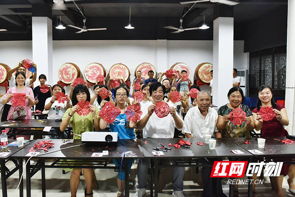 剪纸|南岳：夜校借力“明星效应” 点燃市民非遗剪纸新激情