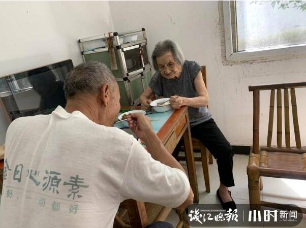 翠玉|敬老院里的“姐弟恋”,73岁的他和96岁的妻子相濡以沫11年