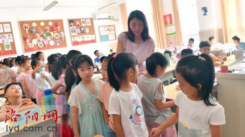 年级|“我是小学生啦”！今日，一年级萌娃入学初体验