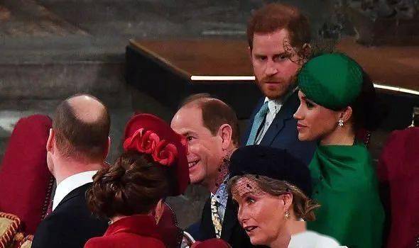 梅根|梅根形象又崩了，竟然出书洗白自己？ 嫉妒凯特是因为珠宝分配不均？