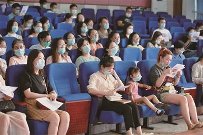 新生|举行新生家长培训会