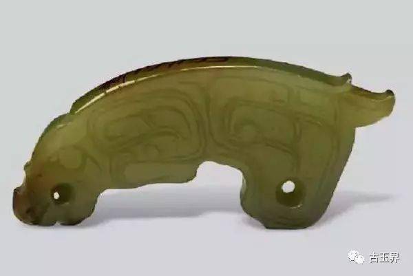 武汉博物馆商代玉斧 故宫博物院西周龙形玉佩