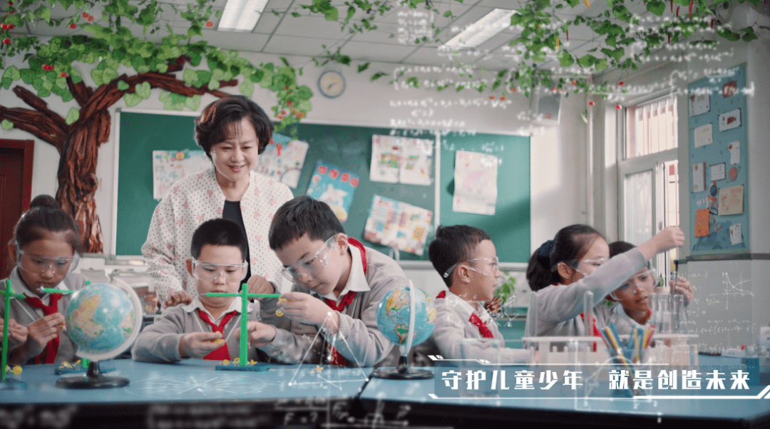 开学送孩子的场景 62b7b6dc0dd049e9ae6c1f991aa80520.png