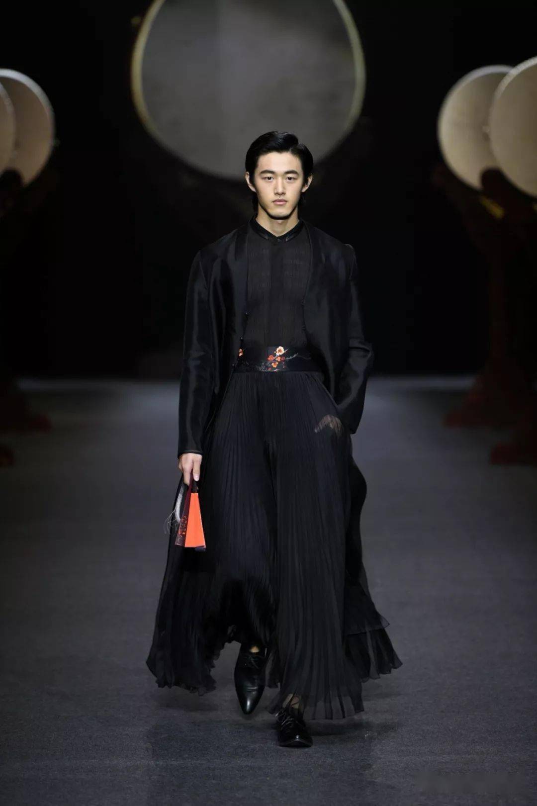 长衫|《德云斗笑社》“一哥”选拔赛！藏在大褂/长衫里的秘密。