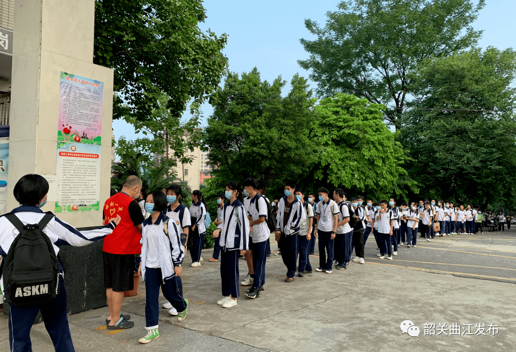 多地区中小学生迎秋假 bc979f3e70ab4bf0872b15e7ce02b081.png