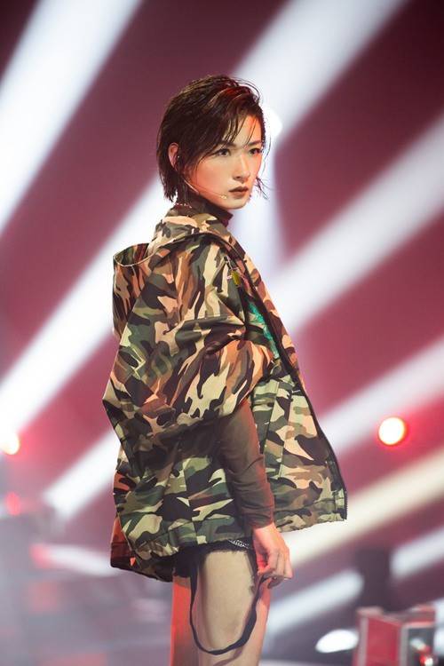 神经|“姐姐”万茜：手臂伤正在等神经恢复