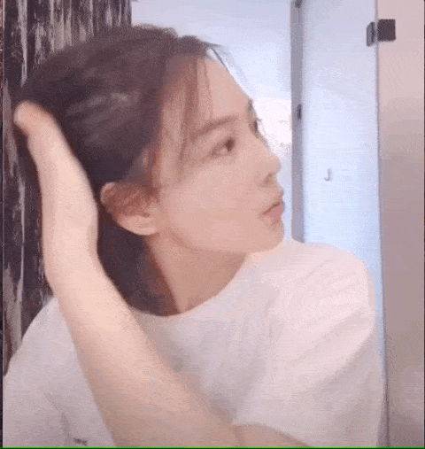 Back|撩起刘海的金莎，是美艳独立的变身Maria！