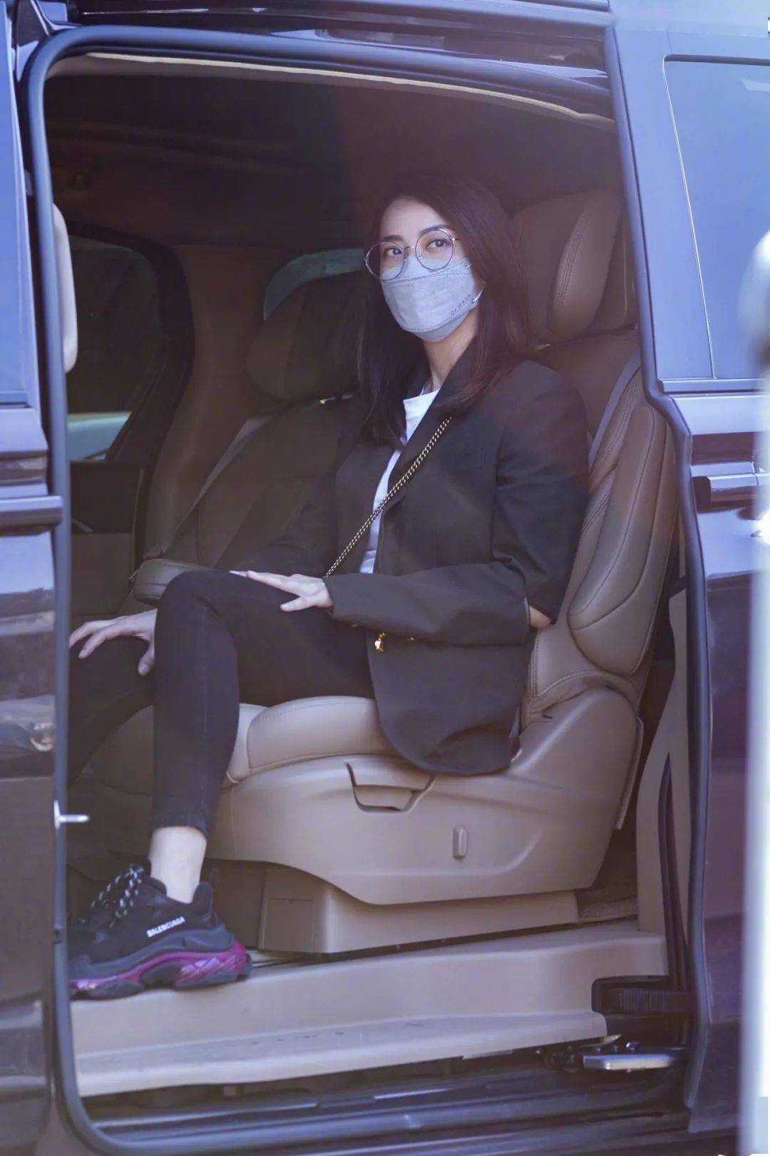 杜华|为什么霍汶希一出现，杜华女士就成了“华华子”？