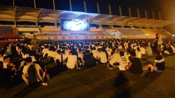 神兽|“神兽回笼”，开学第一课蜀黍这样上！