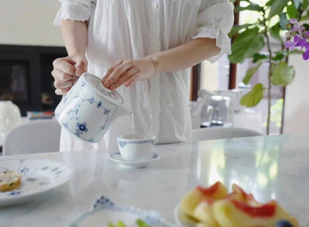 杜华|为什么霍汶希一出现，杜华女士就成了“华华子”？