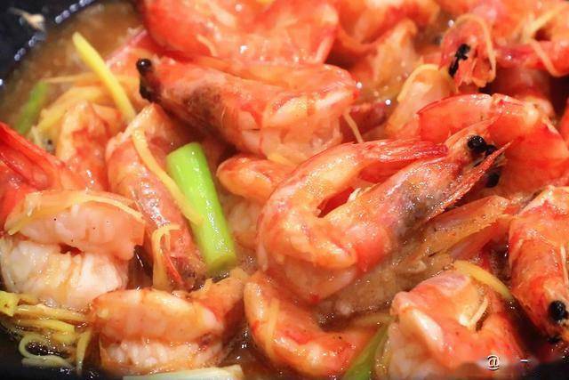 在家怎么做油焖大虾好吃窍门 7f216408f32647f6922db2be28183aeb.jpeg
