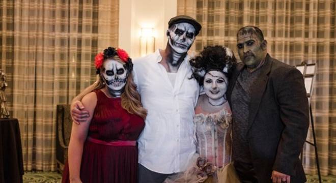 Brad|美国夫妇举办万圣节主题婚礼 宾客着恐怖妆容前来参加