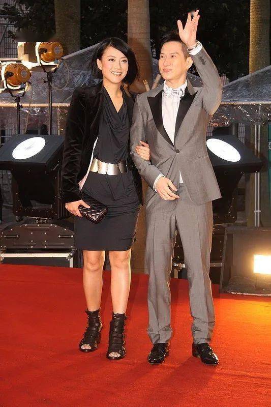 杜华|为什么霍汶希一出现，杜华女士就成了“华华子”？