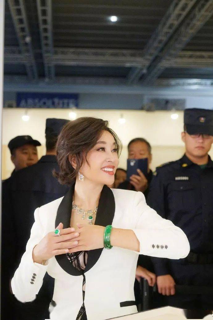 五行|戴什么最转运！命里喜火戴南红，命里缺土戴蜜蜡……（太准了）