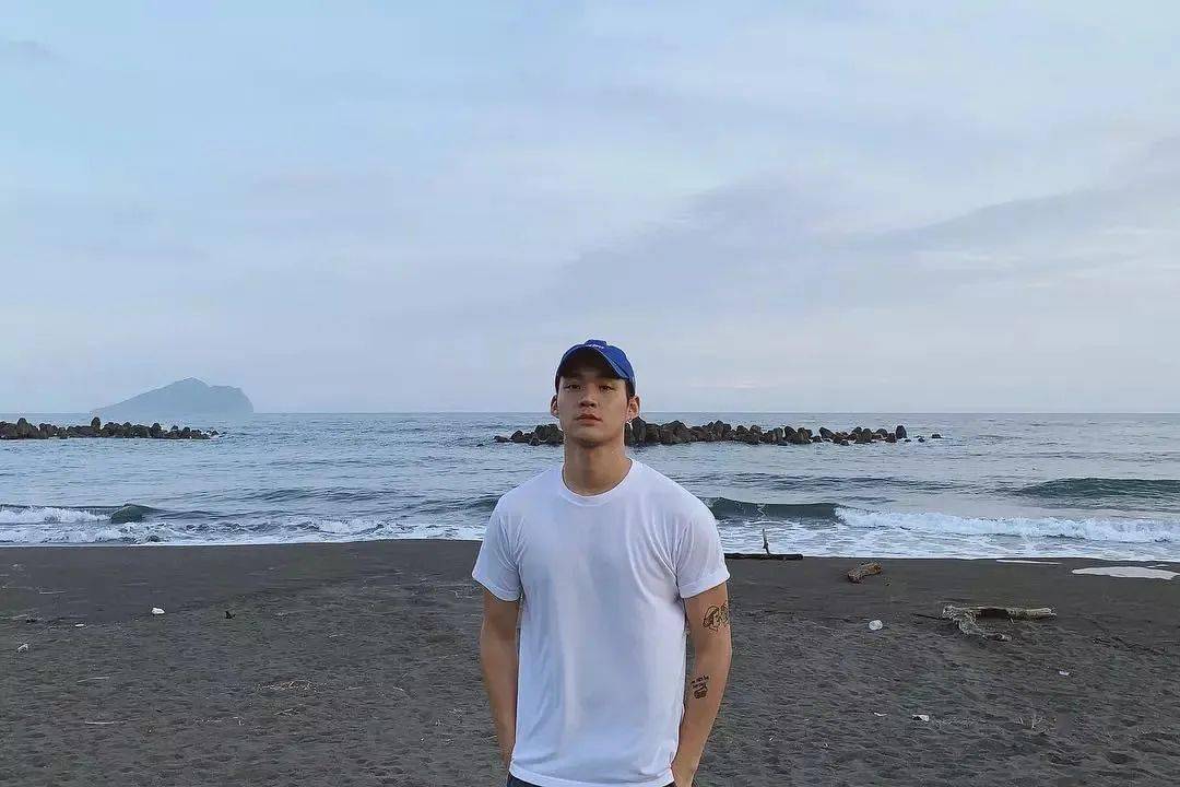 团体|帅气牙医突然火了!当年偶像团体已物是人非