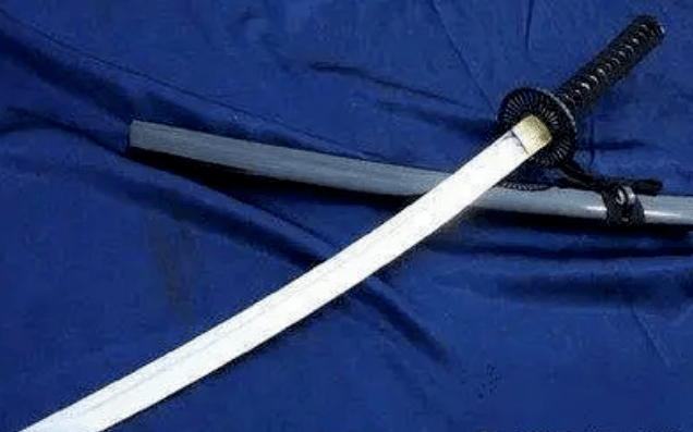 冷兵器丨大砍刀和武士刀到底哪个厉害?结果你永远到想象不到!