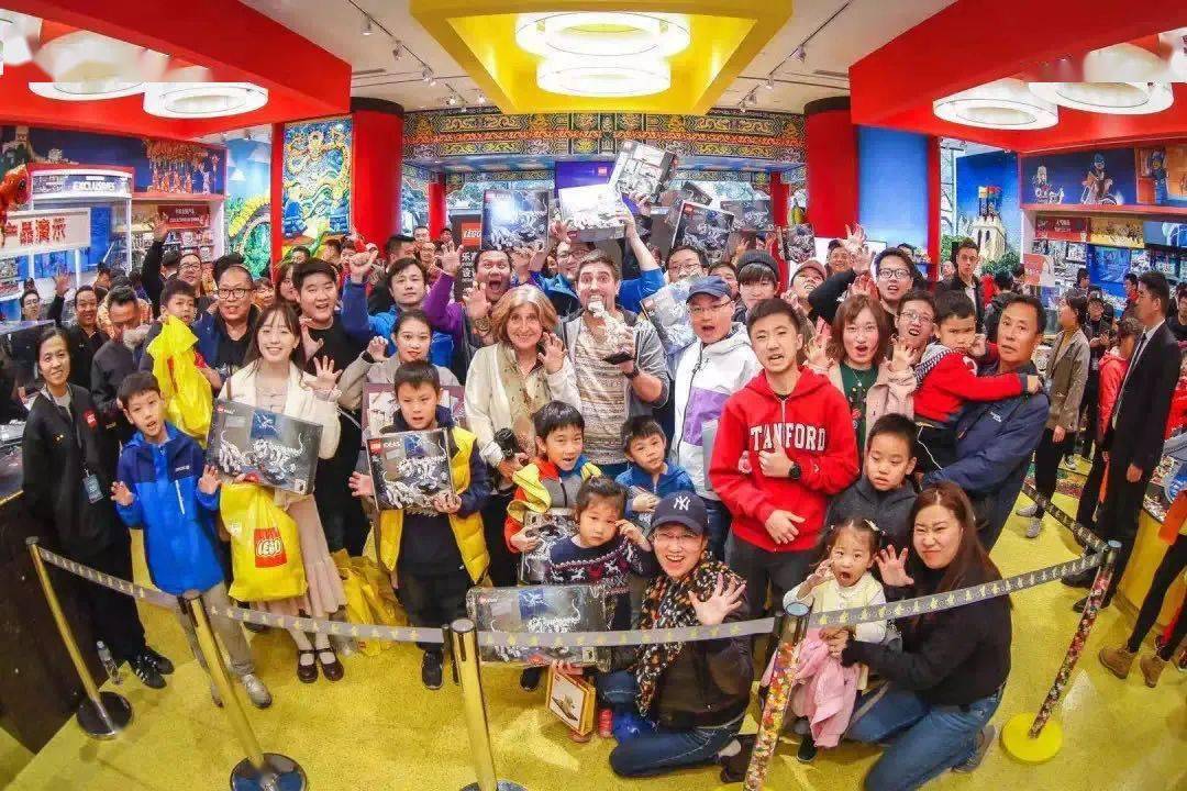 哈利波特|巫师们速来集合！乐高旗舰店要过生日啦，还把对角巷搬到了王府井！