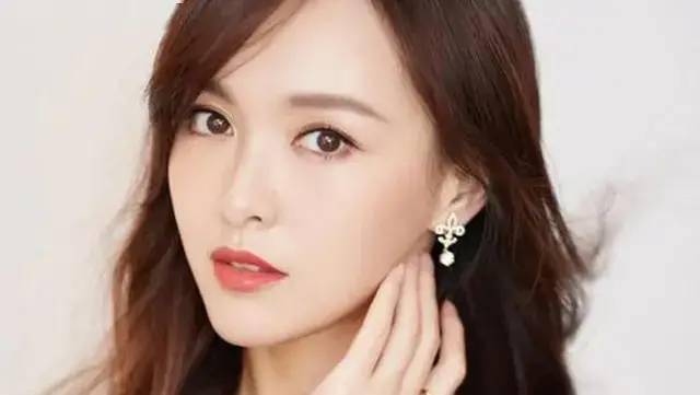 气质|刚洗好的头发又油又塌？养成这3个习惯，第二天头发也很蓬松！