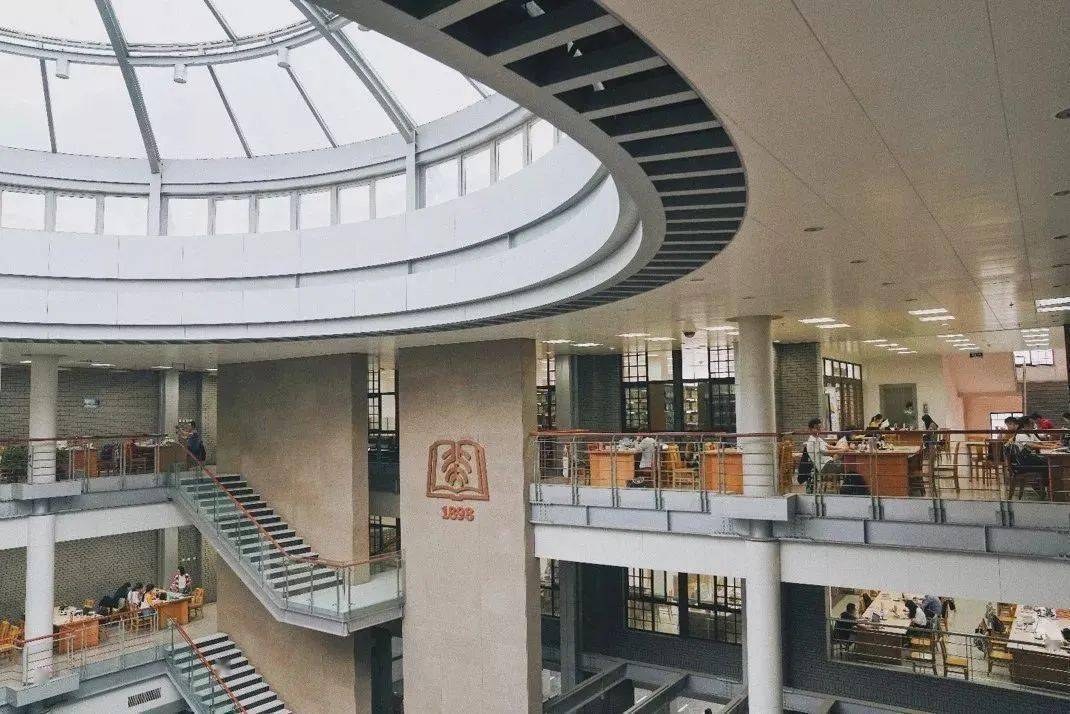 大学|你还记得你上大学的第一课吗？来听听北大中文系的吧