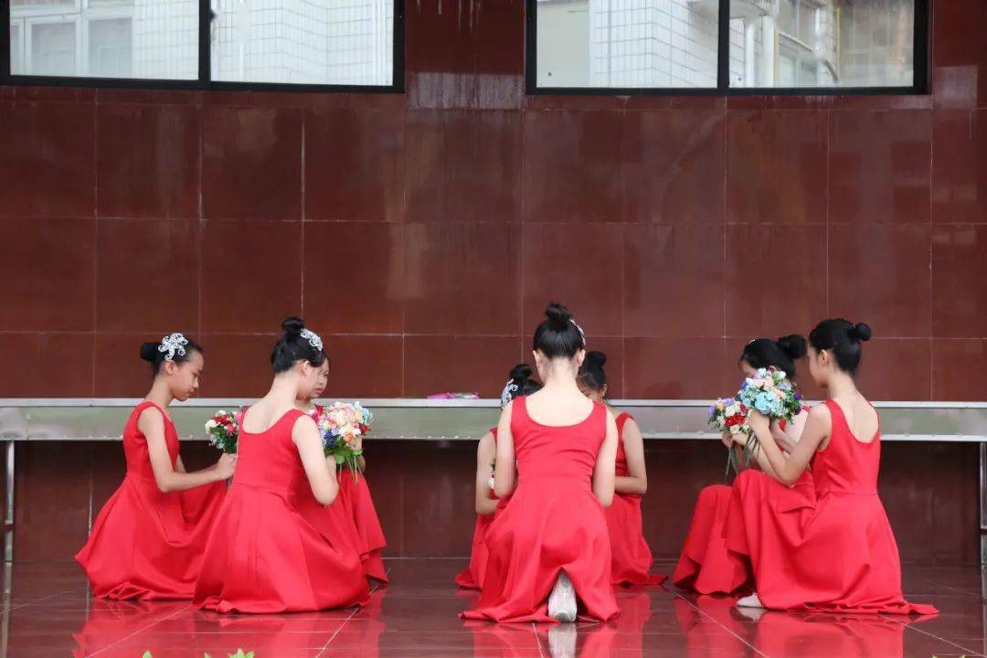 庆祝教师节|立德树人奋进担当,薪火相传不忘初心 ——上步中学庆祝第36个教师节活动-搜狐大视野-搜狐新闻