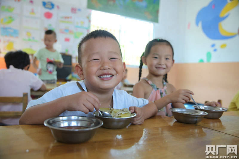 午餐|江西瑞昌：乡村孩子乐享免费午餐