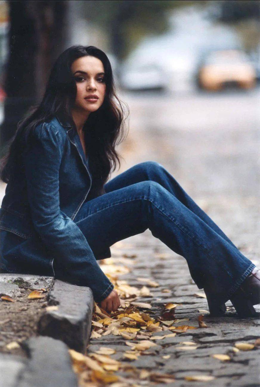 Jones|灵魂天后Norah Jones 登上印度版VOGUE金九封面！
