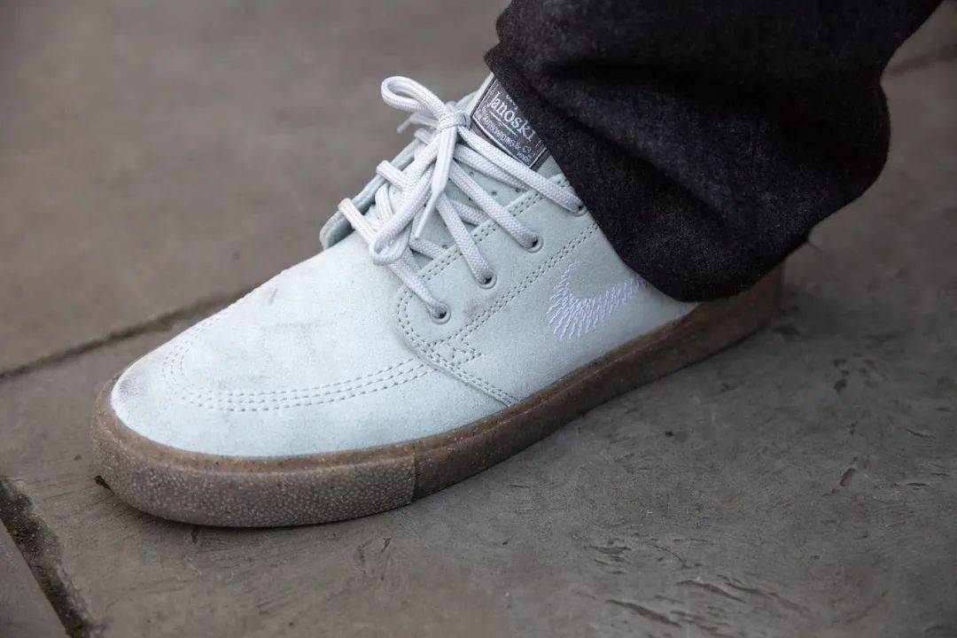 Scott|潮事 | Travis Scott 会抱着麦乐鸡块睡觉吗？