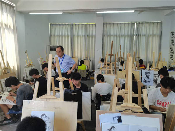 铜陵|以美育人，让孩子精彩起来——记铜陵市第十七中学校长唐传国