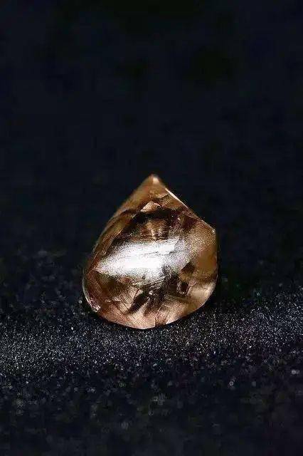 大亨|杨杨:一婚嫁给彩钻大亨,二婚却嫁给出轨男?李湘图什么……