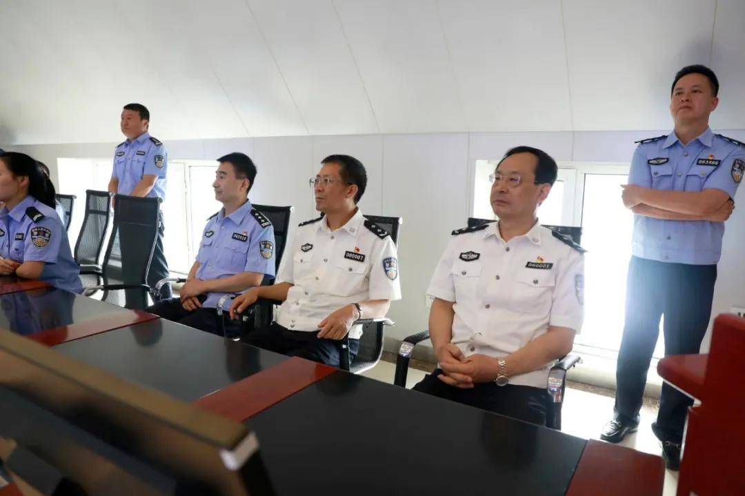 杨通顺一行在中阳县公安局调研指导工作