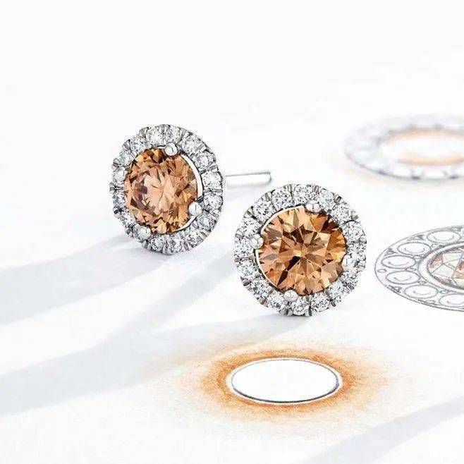 大亨|杨杨:一婚嫁给彩钻大亨,二婚却嫁给出轨男?李湘图什么……