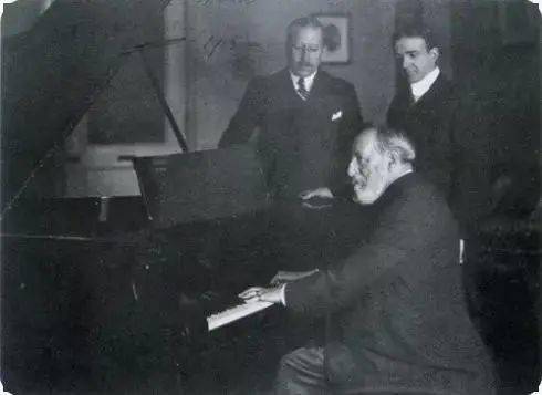 交响曲是什么意思 d517f6c490824188b1b08af5f8042a47.jpeg