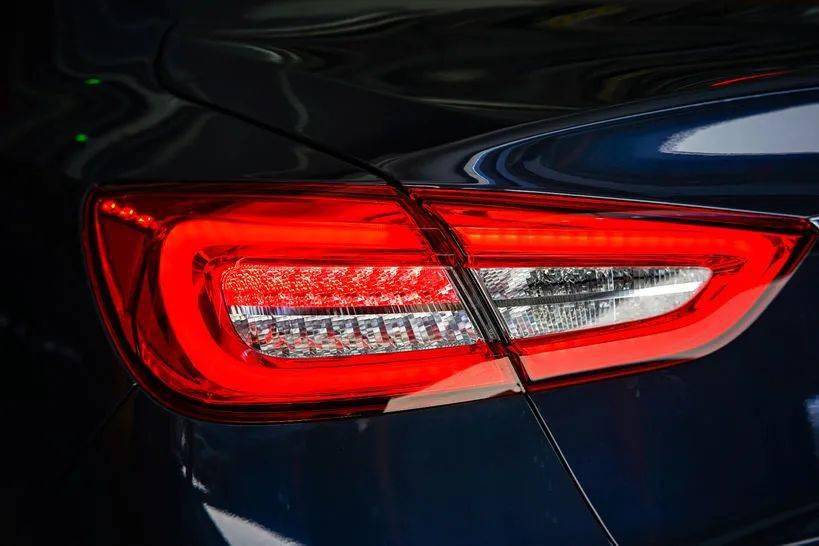 杰尼亚|男人爱性能，女人更爱奢侈品，霸道总裁最懂你心